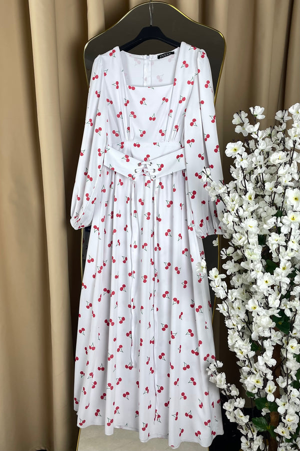Robe cerises , encolure carrée et manches lanterne